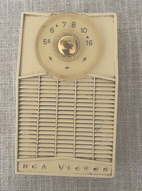 Vintage RCA Radio (For Parts) #0040